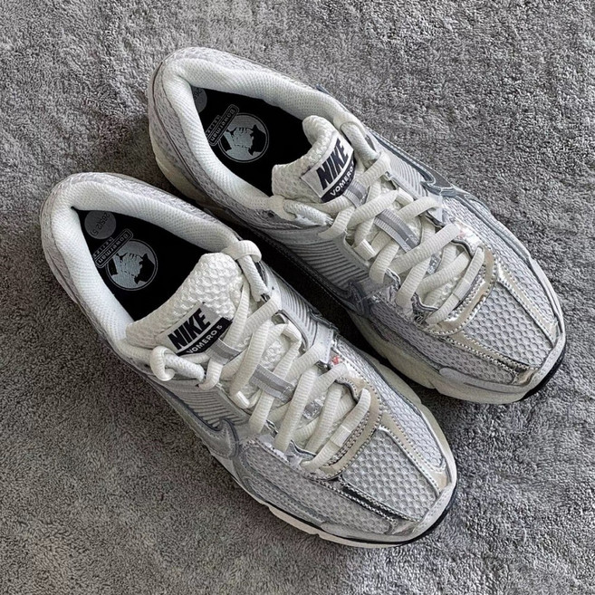 나이키 줌 보메로 5 여성 러닝화 운동화 여름 스니커즈 메탈릭 실버(톰이스양말 증정)