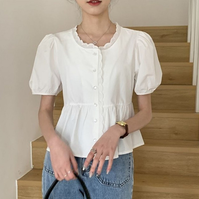 SAHINER 여성 반팔 블라우스 프릴 라운드넥 버튼 데일리룩 여름 BTX74