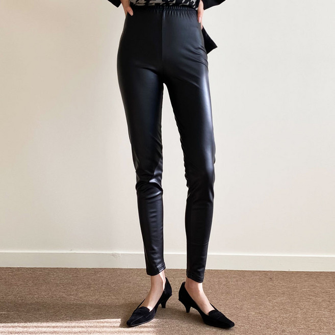 빅사이즈 안감 기모 가죽 레깅스 겨울 미시 여성 레자 팬츠 바지 마담 중년 엄마옷 레자 가벼운 고무줄 밴딩