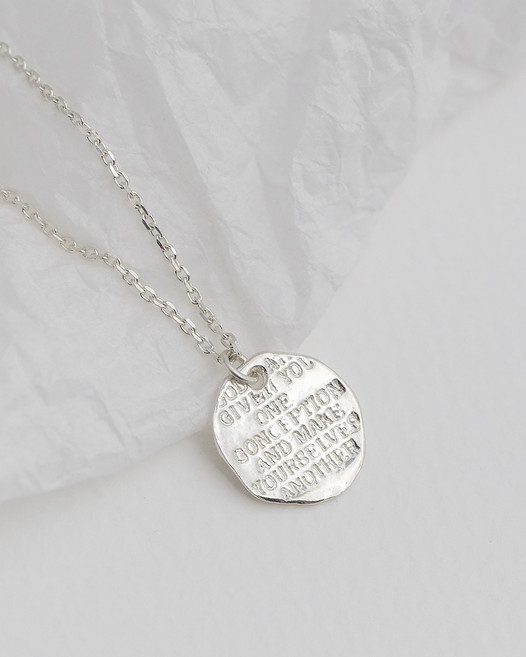 모두디자이너 실버925 데일리한 러프 레터링 라운드 코인 목걸이 03