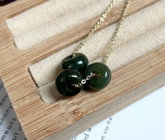 翡翠圓珠項鍊 簡約設計 優雅氣質 平安寓意 精選玉石 舒適配戴 綠色