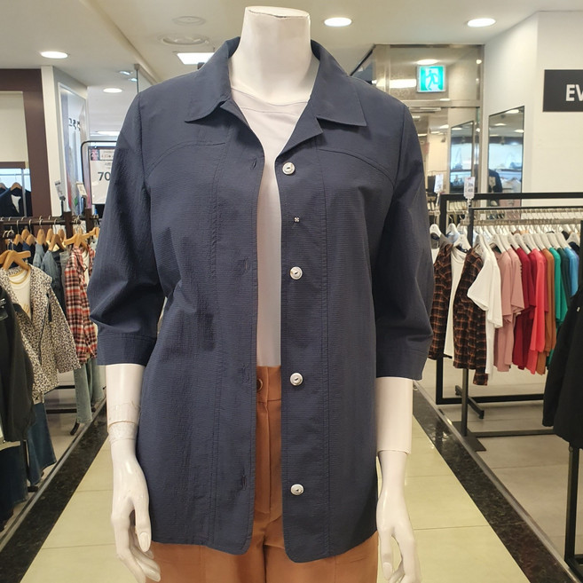 여성 여름 셔켓 블라우스 뒤허리 스트링끈으로 핏 조절 7부소매 셔츠 블라우스로 가볍게 스타일링 할 수 있는 활용도 높은 아이템.