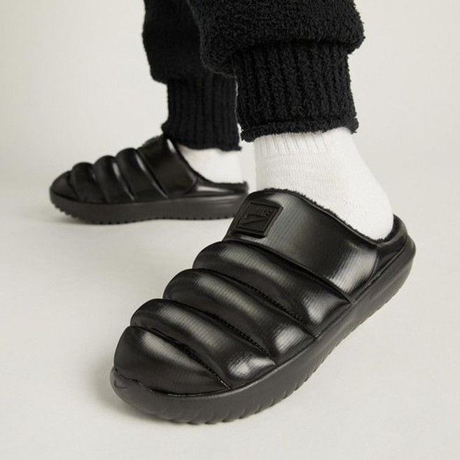 국내매장판 나이키 털슬리퍼 패딩신발 방한화 겨울신발 털신 버로우SE 우먼 올블랙