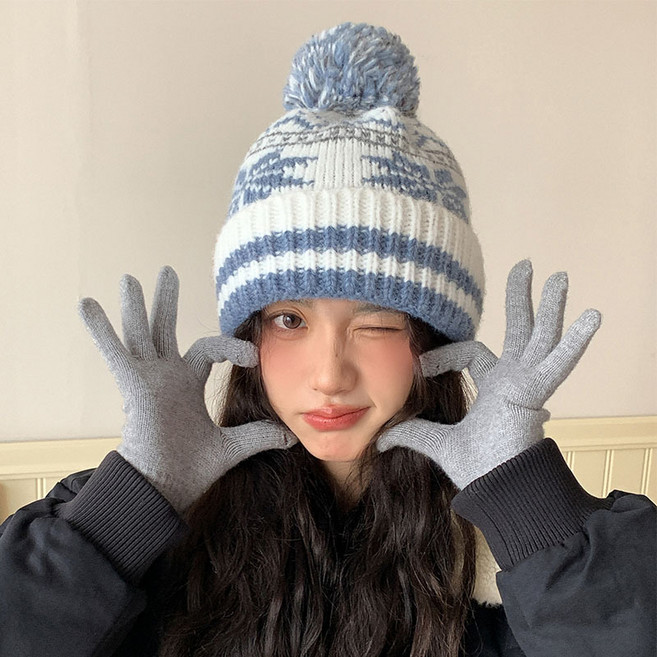 비키니홀릭 노르딕 패턴 방울 니트 비니 남녀공용 털모자 커플 겨울모자