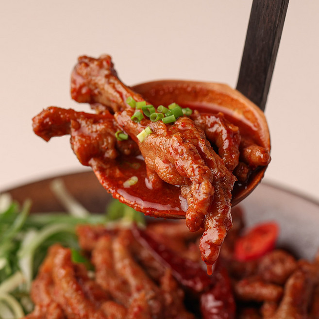 청춘불판 국물닭발 900g 매운 닭발 양념 닭발 불닭발 캠핑 혼술 안주 간편식, 1개