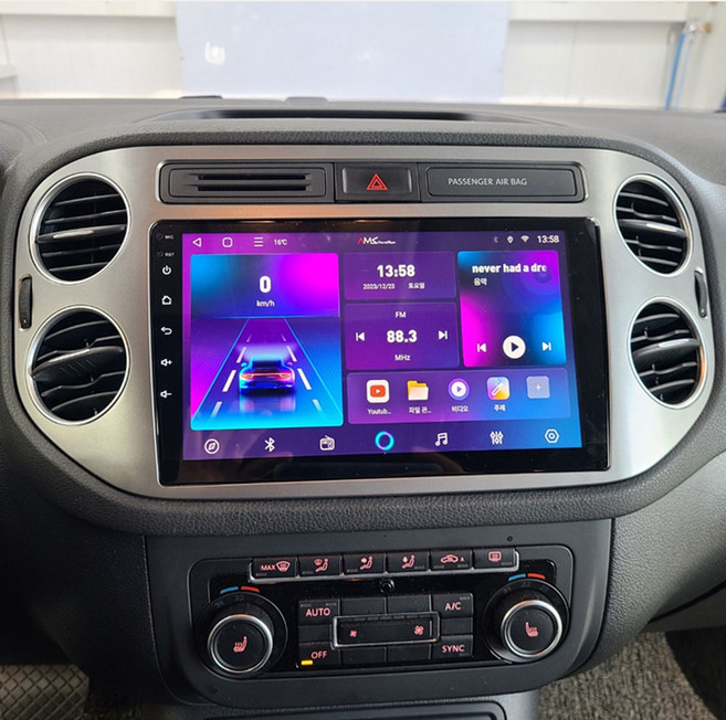 폭스바겐티구안(2012년)/ AMS 안드로이드 올인원 홈런 9인치 / 27년 기술로 검증된 제품 / 네비게이션 매립 솔루션 전문회사(주)이도