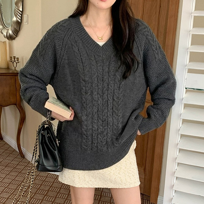 타니즈 세릿 브이넥 루즈핏 꽈배기 여성 긴팔니트