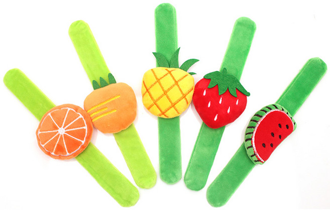 기프트앤돌 과일 채소 원터치 자석 뱅글 인형 팔찌 24cm, 당근, 1개