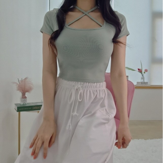 힙한 초커넥 끈 크롭 반팔티