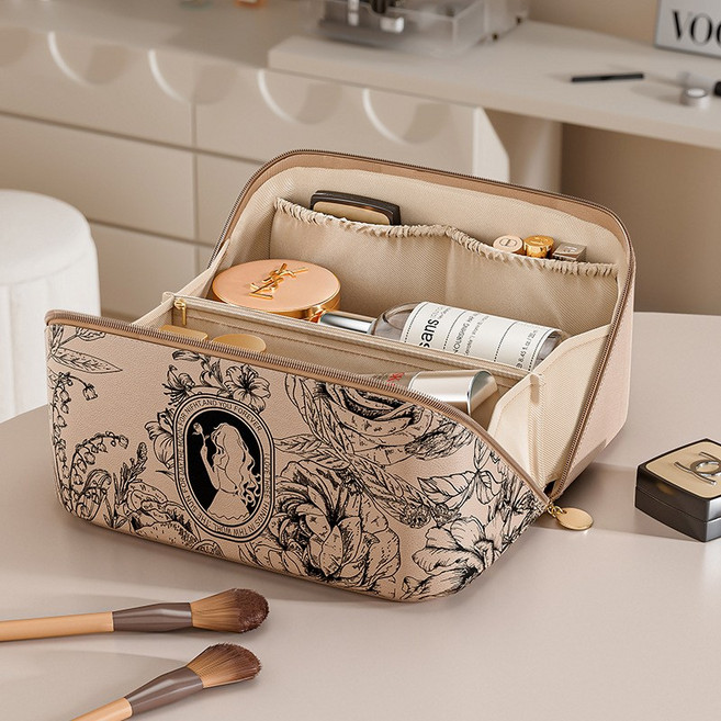 Equator 대용량 휴대용 출장 여행 화장품 파우치