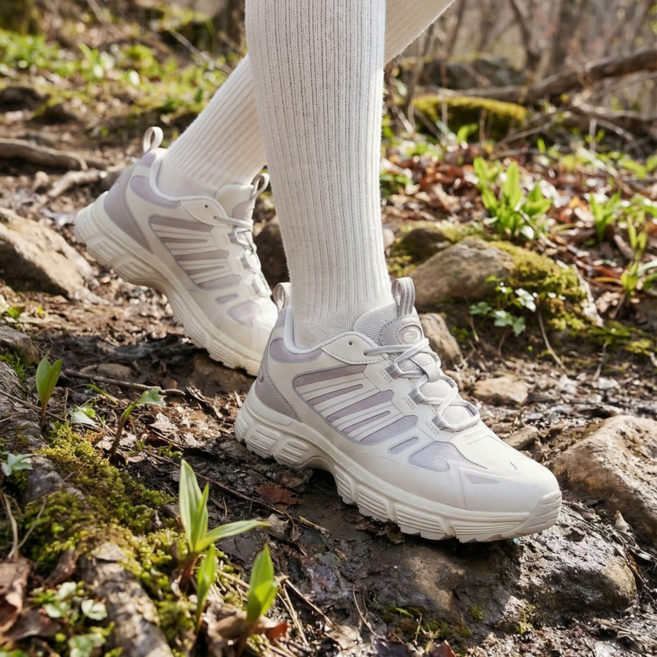 디스커버리 MUTN GT 여성 트레킹화 경량 발편한 하이킹화 등산화 운동화 베이지