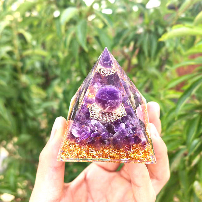 水晶球金字塔滴膠樹脂擺件, 1