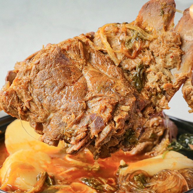[맛꾼] 간편조리 국내산 돼지등뼈 우거지 뼈해장국 감자탕, 2개, 1kg