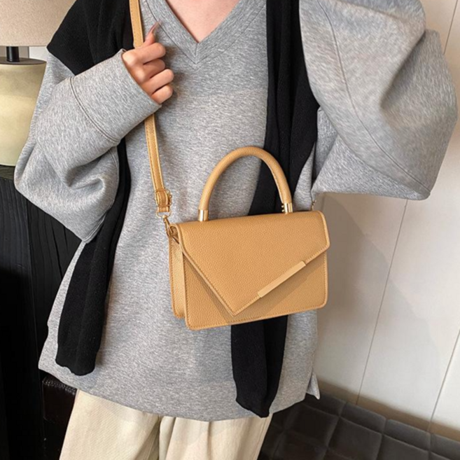 마리하우스 골드 라인 크로스 미니 숄더백