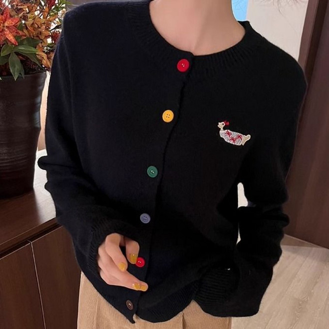 루나빈스 간절기 라운드 버튼 니트