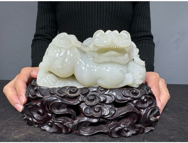 玉石貔貅擺件，精雕細琢, 白