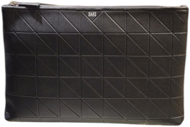 [닥스] 4D 로고 엠보 클러치백