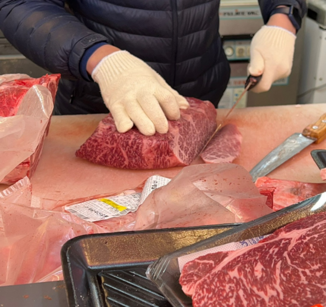 국내산 한우 사바키 투뿔 온가족모듬세트 꽃등심 채끝살 앞치마살 보섭살 스테이크 캠핑고기, 4팩