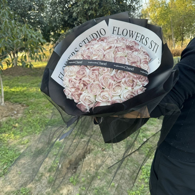 畢業花束告白求婚 12H黑騎士永生乾燥花束 送女友男友情人節禮物, 超大【52朵拉文紅】+浪漫燈串-賀卡