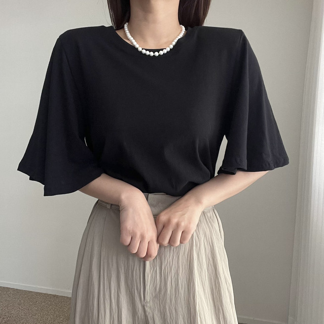 에이치스 날씬핏 어깨패드 날개프릴소매 반팔 블라우스티