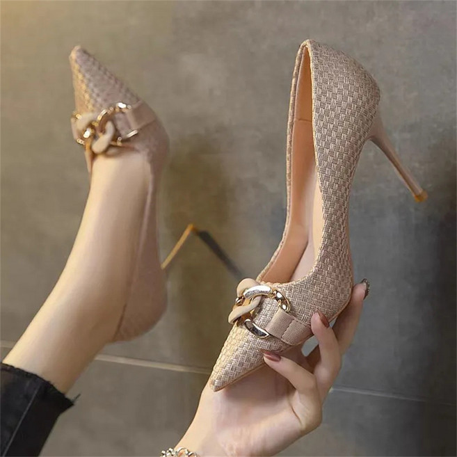 TKX 여성용 금속 장식 뾰족 구두 가벼운 가죽 하이힐 정장 신발 세련된 키높이