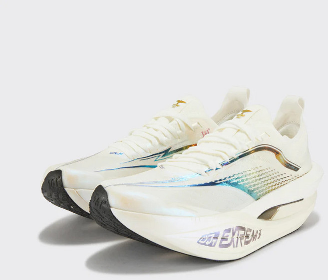 퓨리어스 퓨처 2.0 Miro 361도 카본 러닝화