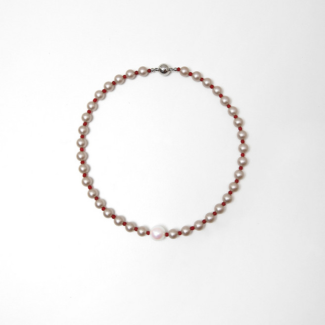 바로크 스타일 모조 진주 목걸이 레드 글래스 비즈 배치 티타늄 스틸 자석 클래스프 심플 엘레강스 데일리 주얼리