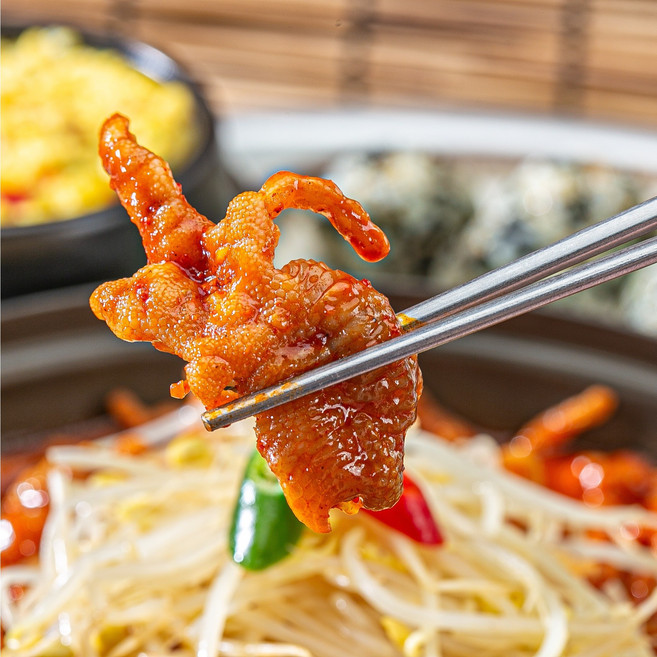 제철밥상 입맛을 자극하는 별미! 국물무뼈닭발 2종, 국물무뼈닭발 보통맛 (800g)