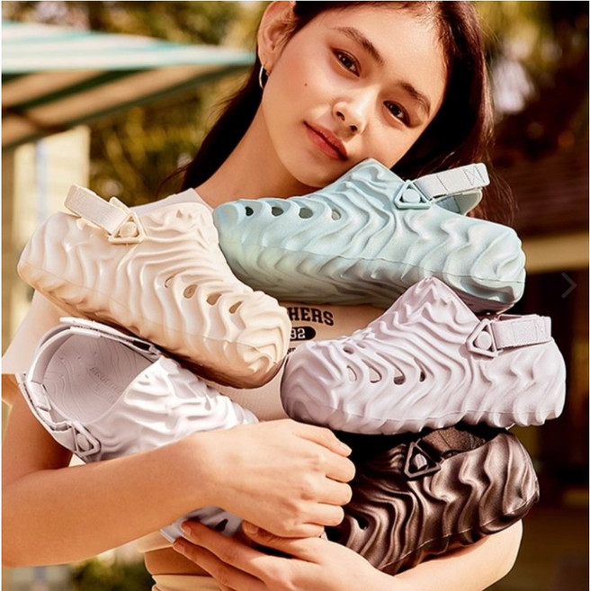 [S]스케쳐스 여성용 Skechers 25년 푹신 아치핏 쿠션 초경량 아쿠아 비치샌들