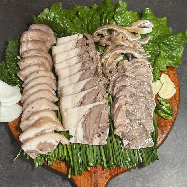 삶은 돼지머리고기 슬라이스(1kg) 국밥용 돈두 세절완숙, 1kg, 1개