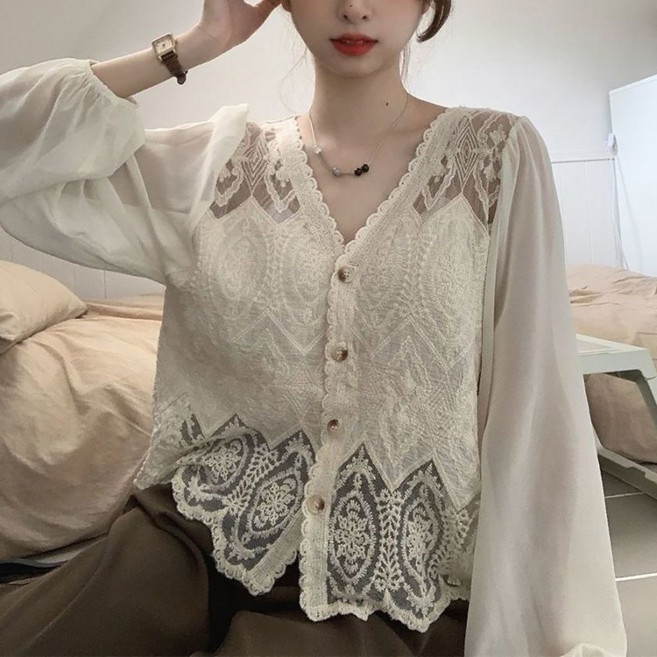 ROYALBELLE 여성 레이스 브이넥 버튼 장식 긴팔 블라우스 시스루 펀칭 블라우스 E01030208