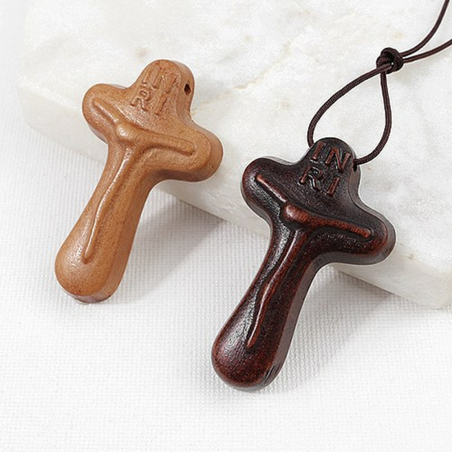 싼비즈 [5737-01]우드 예수라틴십자가 29x47mm 대추나무 1개