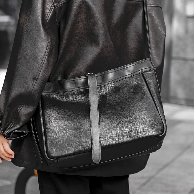 남성 소가죽 크로스백 데일리 슬링백 미니멀 디자인 통근용 라이딩 메신저백