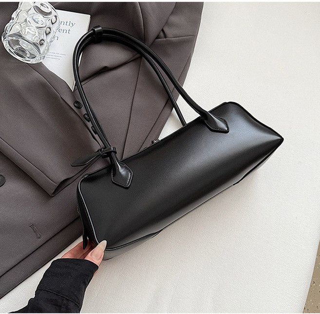 여성가죽 클래식 바게트 토트백