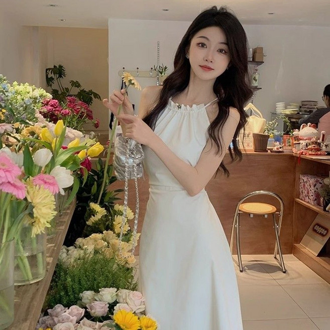 【梨卡】隔日到貨 女裝 洋裝 吊帶 長裙 連身裙 法式長裙 夏季洋裝 無袖長裙 掛脖洋裝 修身 HZ005, 杏色