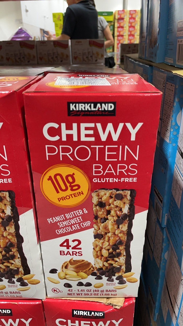 Kirkland Signature 蛋白質能量棒 花生醬與半甜巧克力脆片口味 無麩質 42條裝, 1箱, 花生巧克力蛋白能量棒40公克×42入