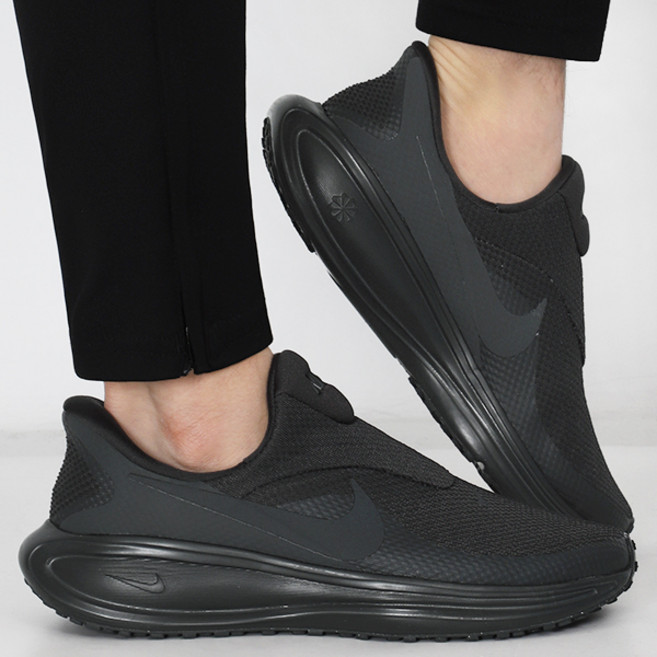 나이키 남성 로드 러닝화 레볼루션 8 이지온 레이스리스