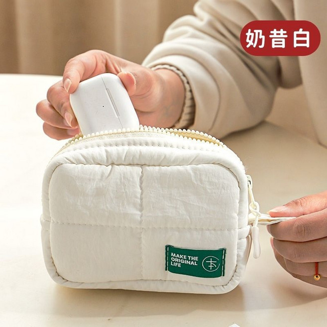 YUAN SEN 奶昔白大款棉花糖收納包 雲朵化妝包 防水防撞 大容量輕巧便攜 多功能美妝盥洗包
