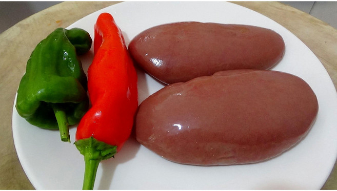 돼지콩팥(신장) 4개 한팩, 700g