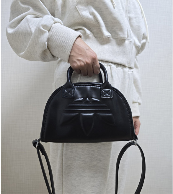 국내정품 아디다스 트레포일 엠보스드 도트백 크로스백 사첼백