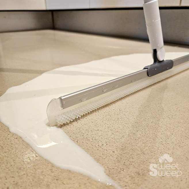 스윗스윕 쫀득쫀득 올인원 실리콘 빗자루 다용도 먼지제거 물기제거 털 머리카락제거 청소 스퀴지, 화이트, 1개