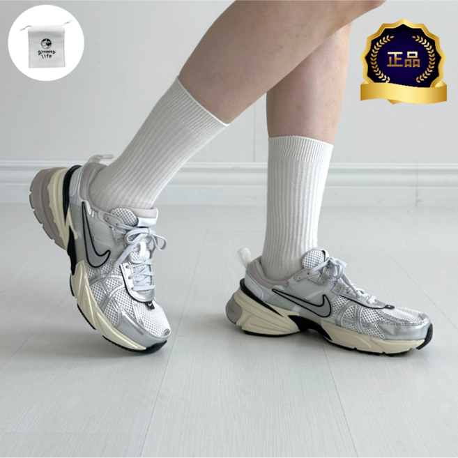 나이키 V2K 런 러닝화 헬스 조깅 여성 남성 메탈릭 화이트 키높이 스니커즈 런닝화 운동화 + Groominglife 번들증정