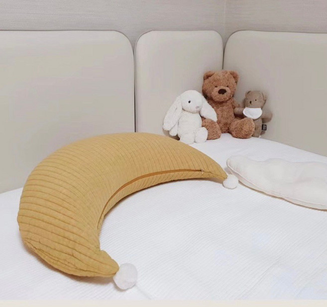 月亮造型安撫抱枕 嬰兒哺乳枕 孕婦靠枕 黃色