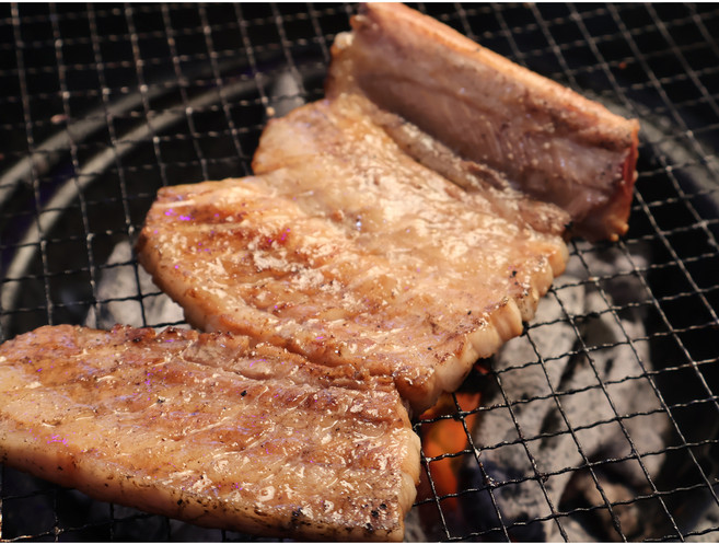 박포갈비 뼈삼겹 3대 1kg 양념돼지포갈비 포갈비 구이용 양념돼지갈비 [쌈뽕미트]에서 뼈삼겹을 한땀 한땀 포를 뜬 후 특제양념에 재운 돼지갈비, 2개