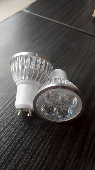 高功率LED燈泡 節能省電 明亮舒適 適用於各種室內照明環境, 3000K，黃光, 1個