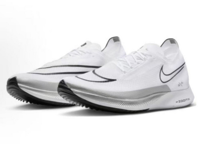 국내매장판 나이키 줌X 스트릭플라이 화이트실버 블랙 로드 레이싱화 DJ6566-101