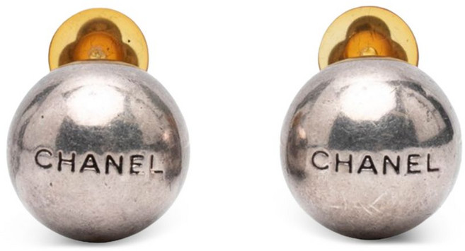 샤넬 중고 1998 실버 도금 로고 볼 클립온 코스튬 이어링