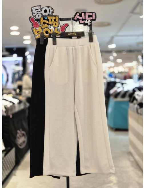 신디키즈 동아쇼핑점 여아"꾸안꾸 데일리 스타일@2025년~봄신상@큐티한스타일 편한스타일 캐주얼룩"찰랑 와이드 바지 와이드팬츠#코디컷 맨투맨이랑 구매해서 입으면 멋진 셋업##