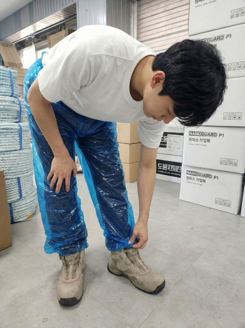 두꺼운 일회용우의바지 비옷바지 방수바지 낚시 김장 작업 청소 FREE사이즈 시보리 발목밴드, 1개, 블루