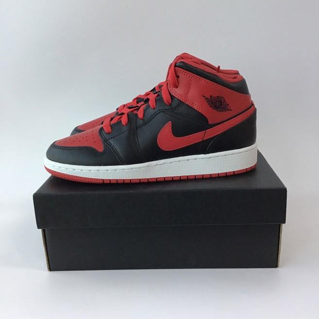 국내매장 나이키 조던1 미드 블랙레드 주니어운동화